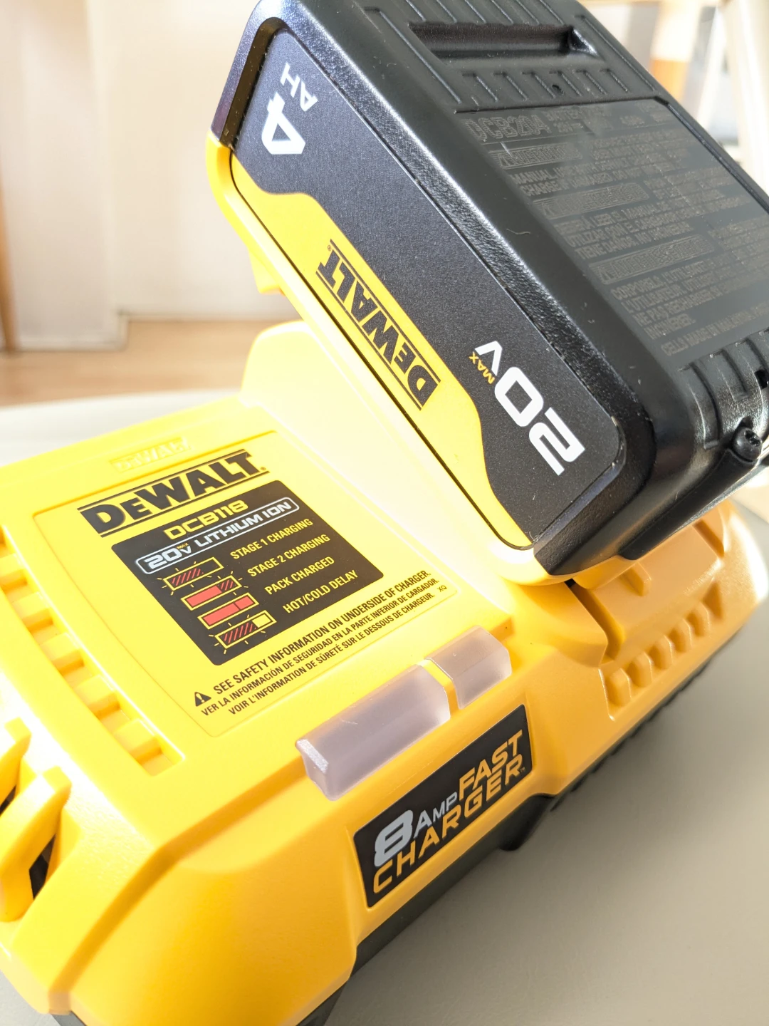 20V Max DeWalt 4AH - FAST CHARGING Starter Kit - photo 2