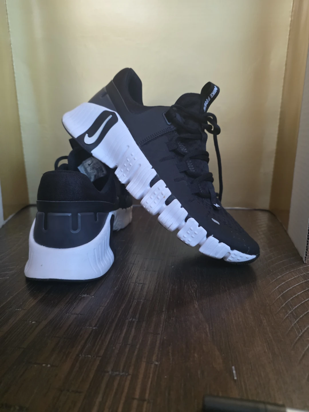 Nike Free Metcon 4 Shoes Black and White - photo 4