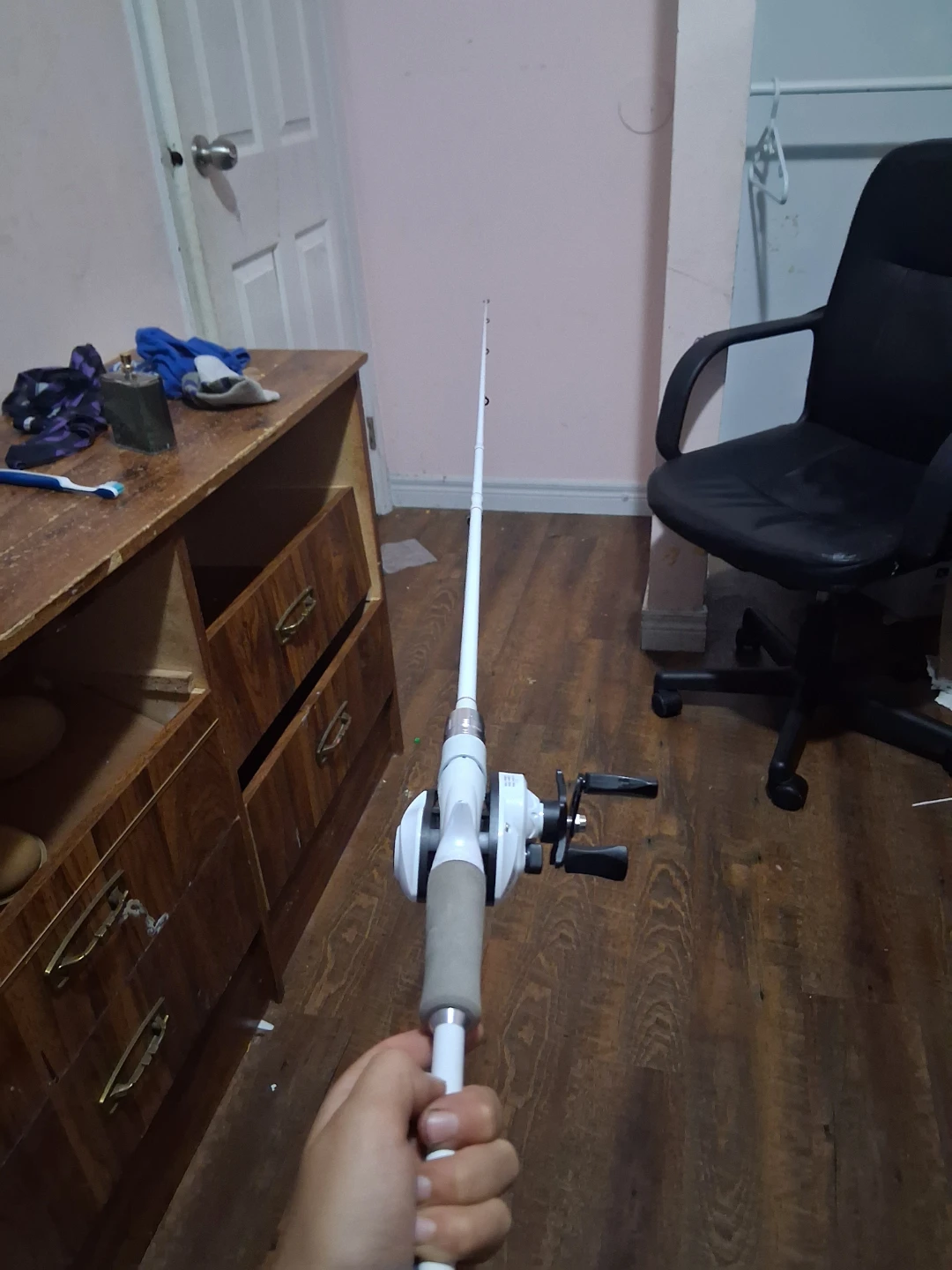 White baitcasting rod and reel It is 6ft and I bought it for 120 - photo 4
