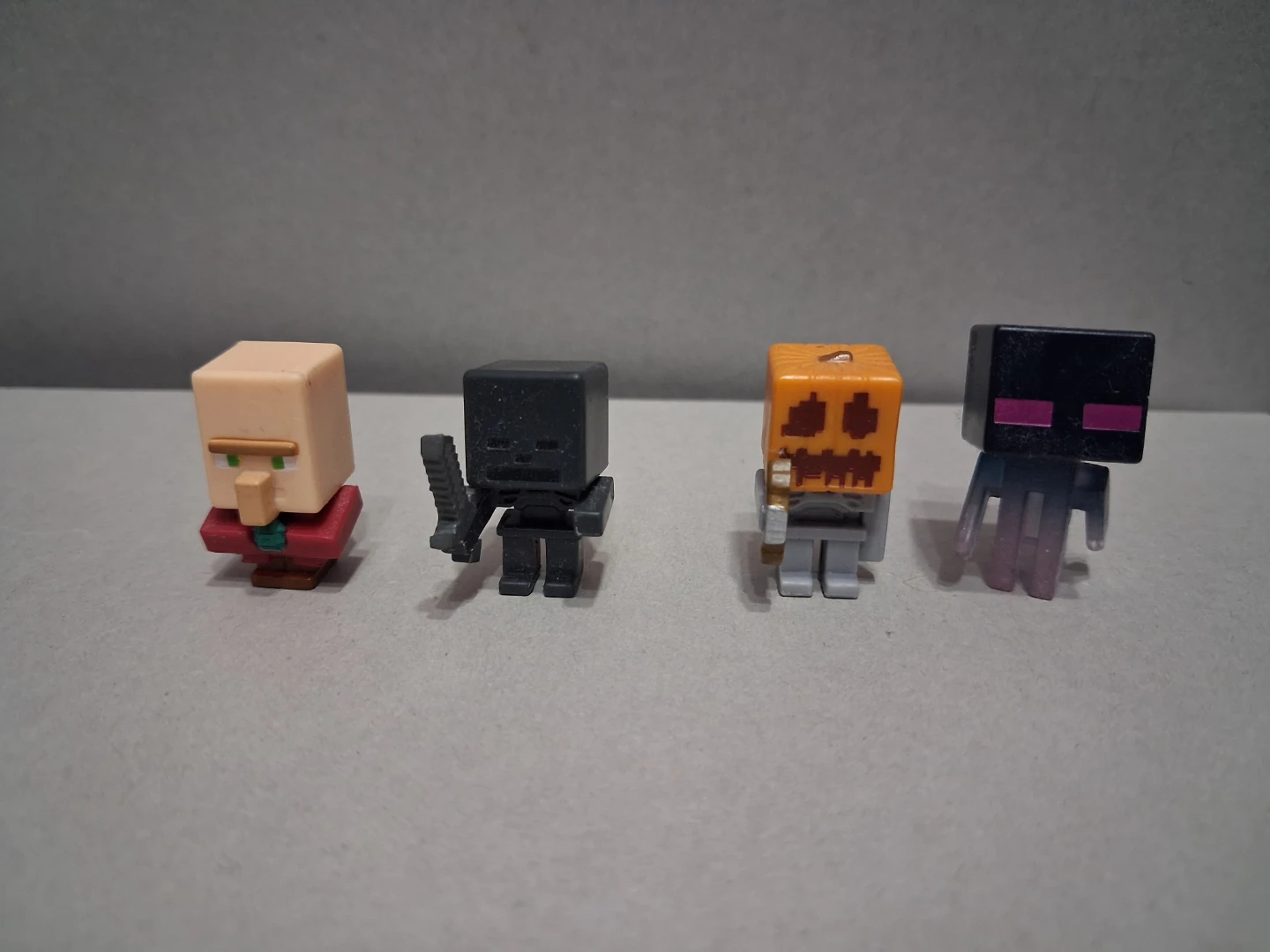 Moving ✨️ Assorted Miniature Collectible Figures - photo 4