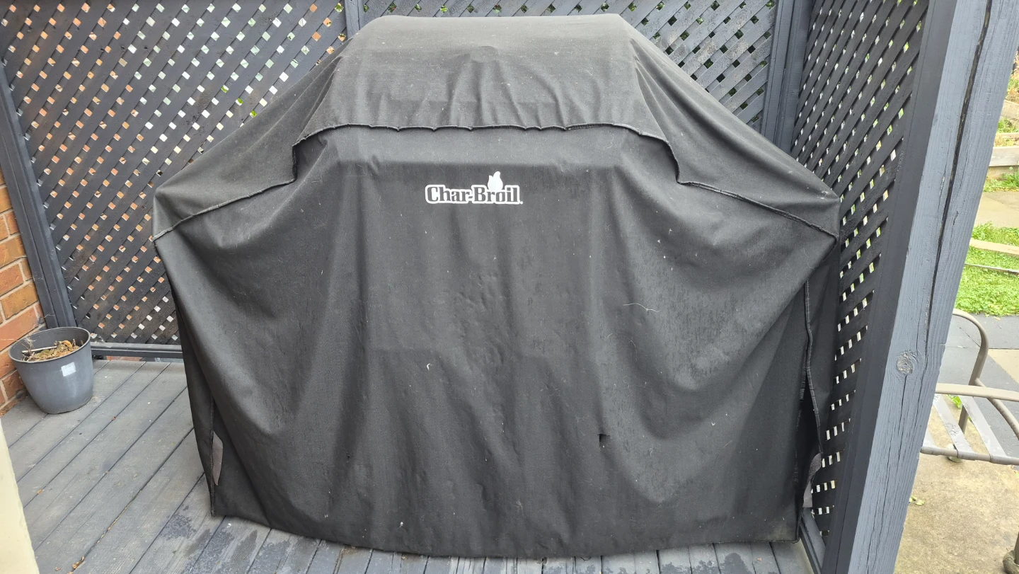 PC BBQ with cover, well used but still works. - photo 2