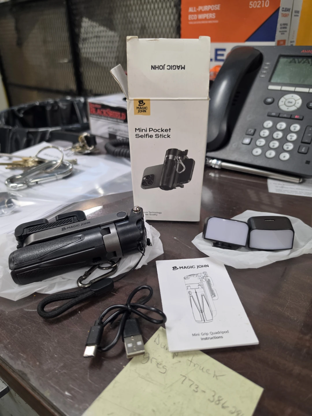 MAGIC JOHN Mini Selfie Stick /  Like New