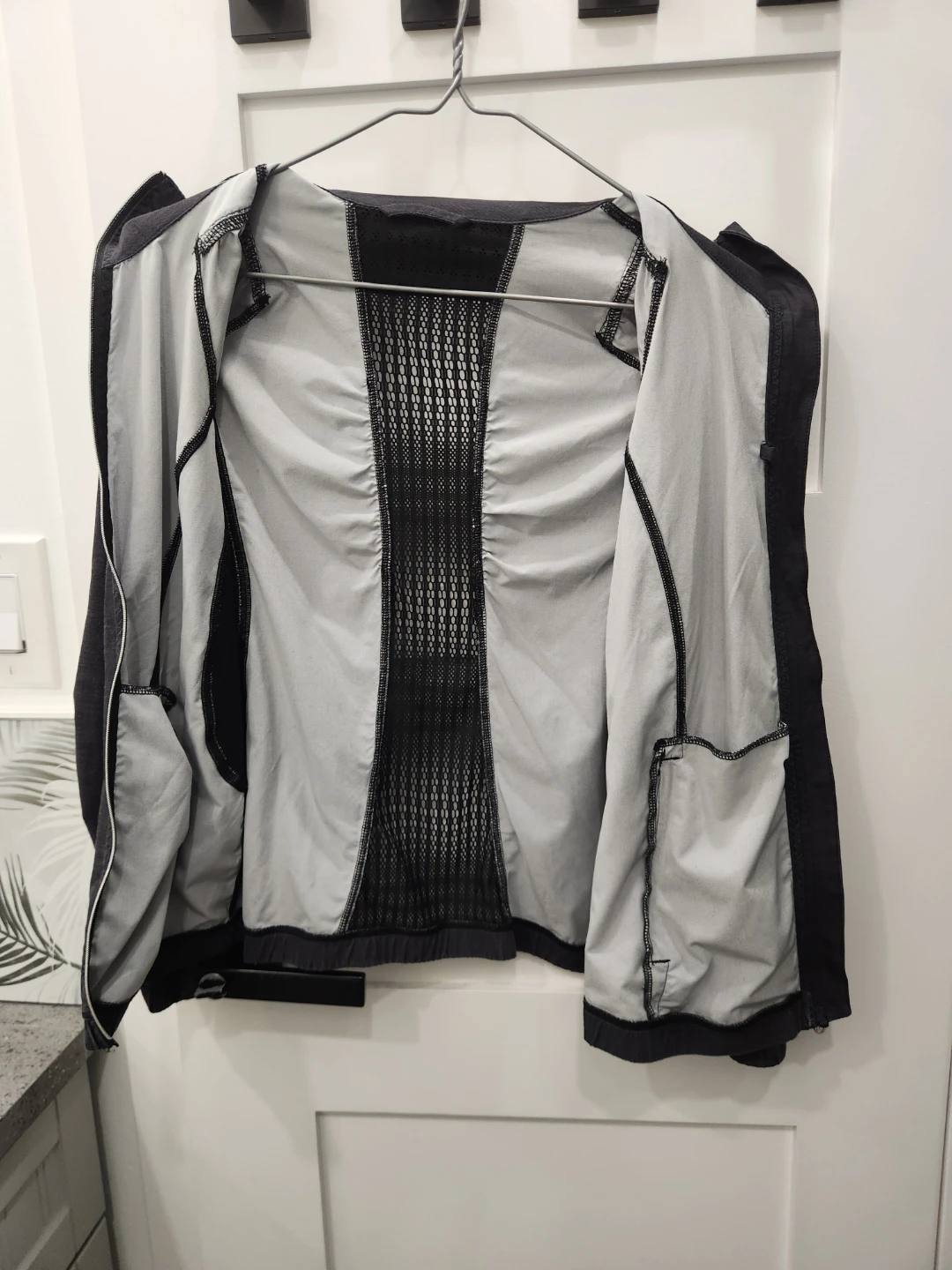 Lululemon Women's Athletic Jacket - photo 4