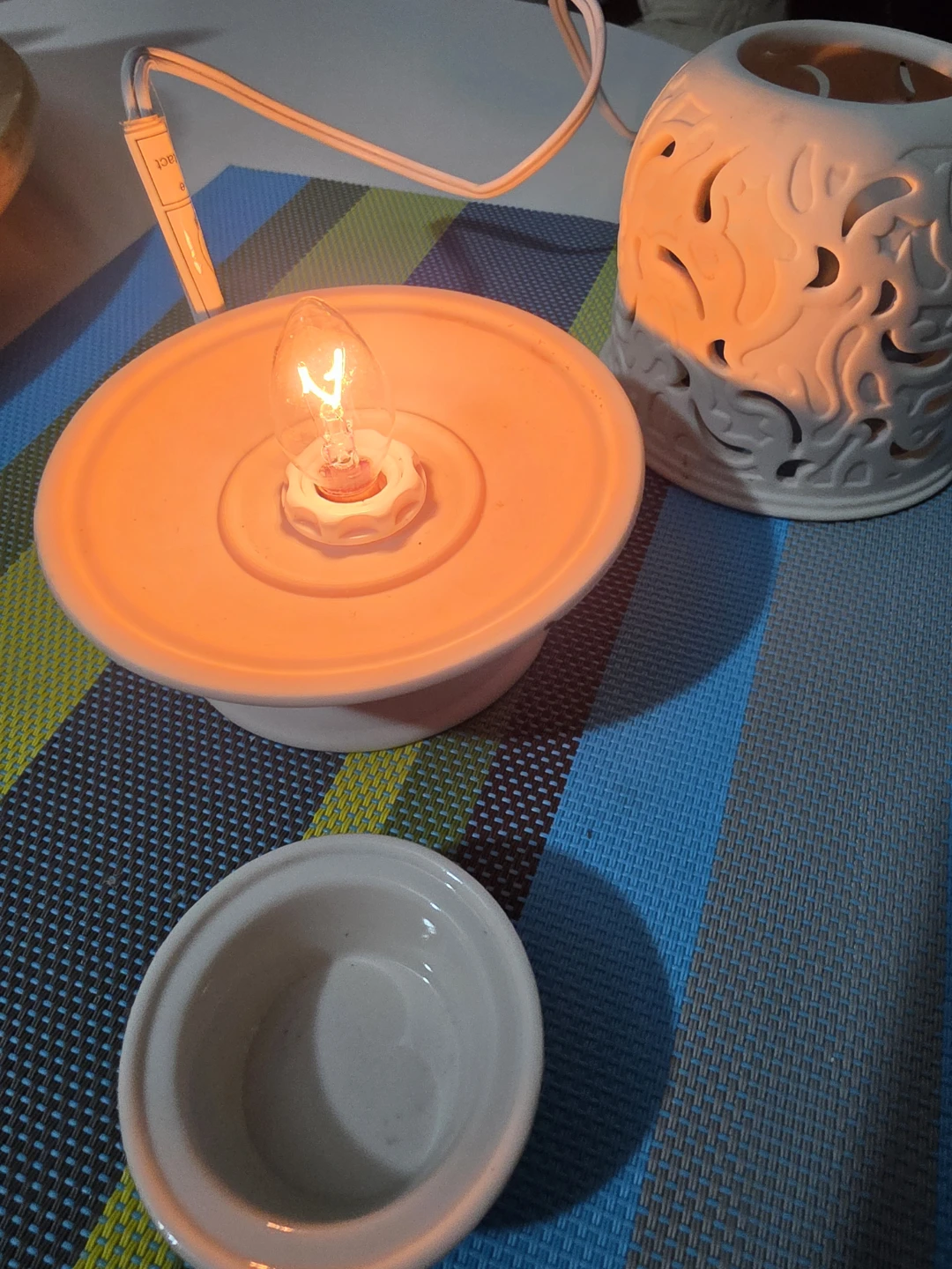White Ceramic Electric Oil/Wax Warmer Bowl, Wall Plug-In - photo 4