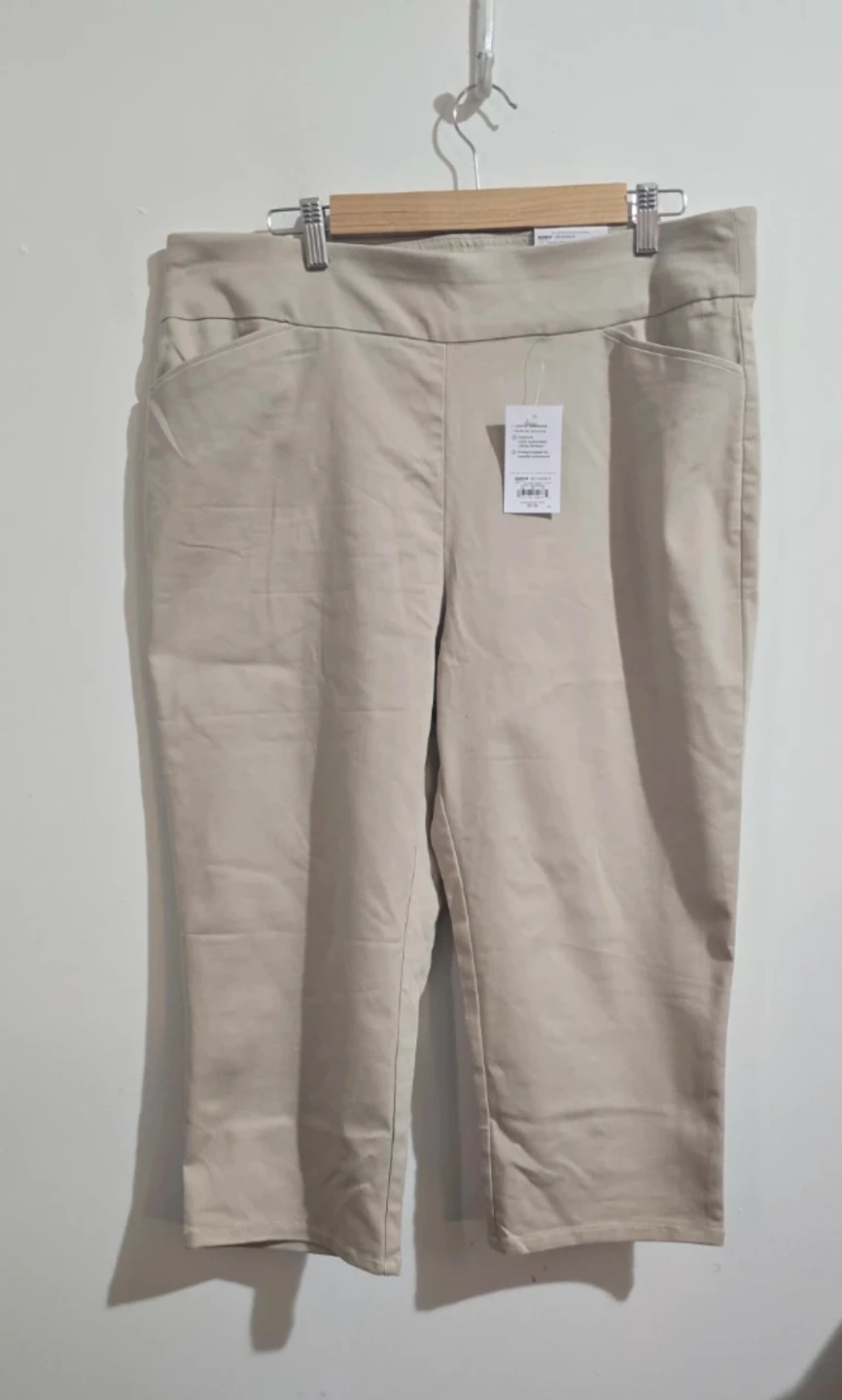 Croft & Barrow Effortless Stretch Capris Size 16