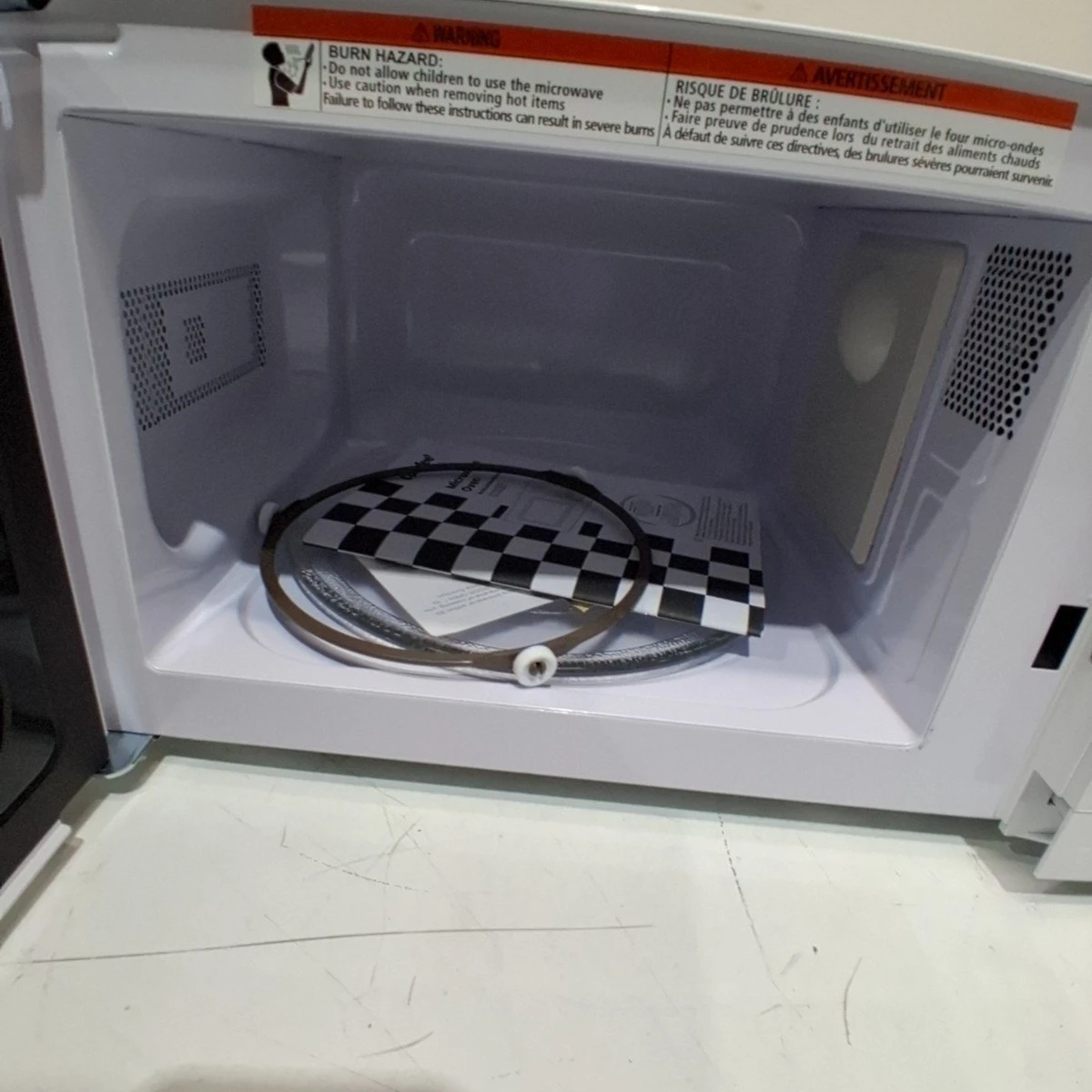COMFEE' 0.7 cu. ft. Microwave Oven- NEW - photo 3
