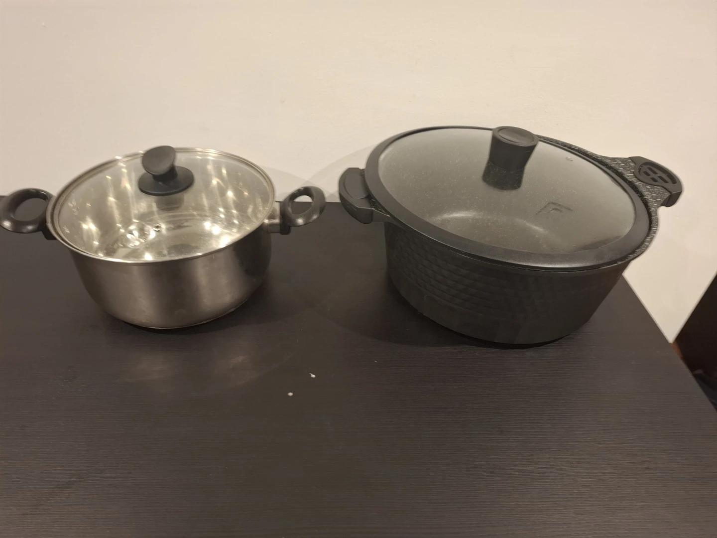 Set of Two Cooking Pots