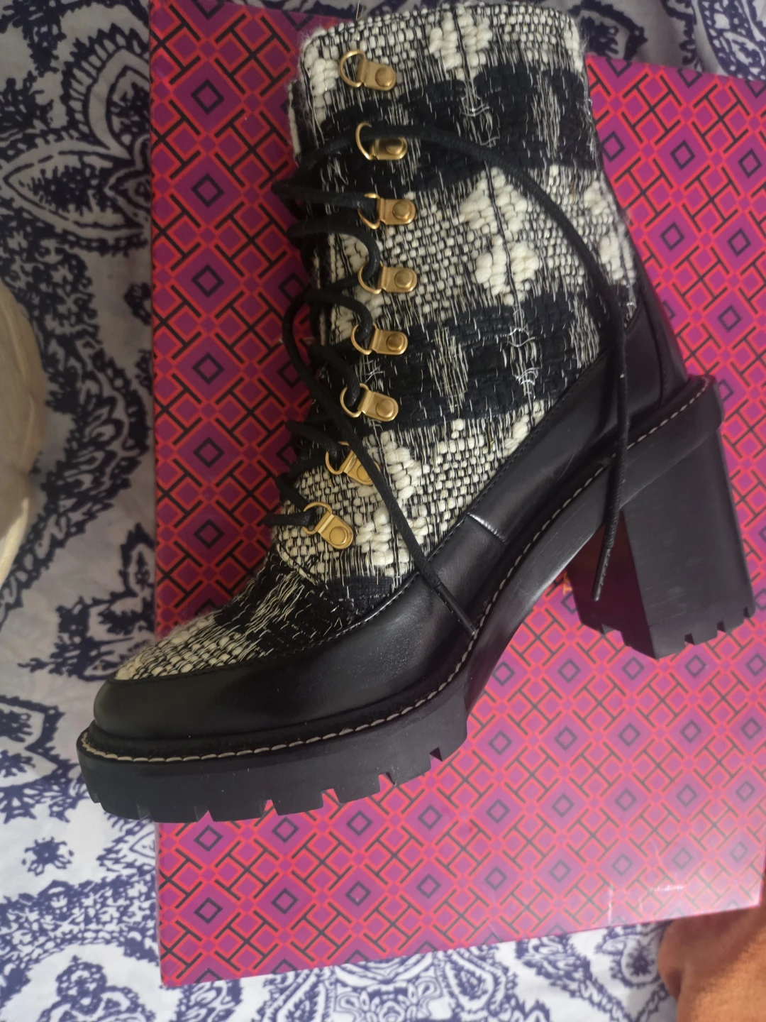 Tory Burch Lace-Up Heeled Boots size 9 - photo 4
