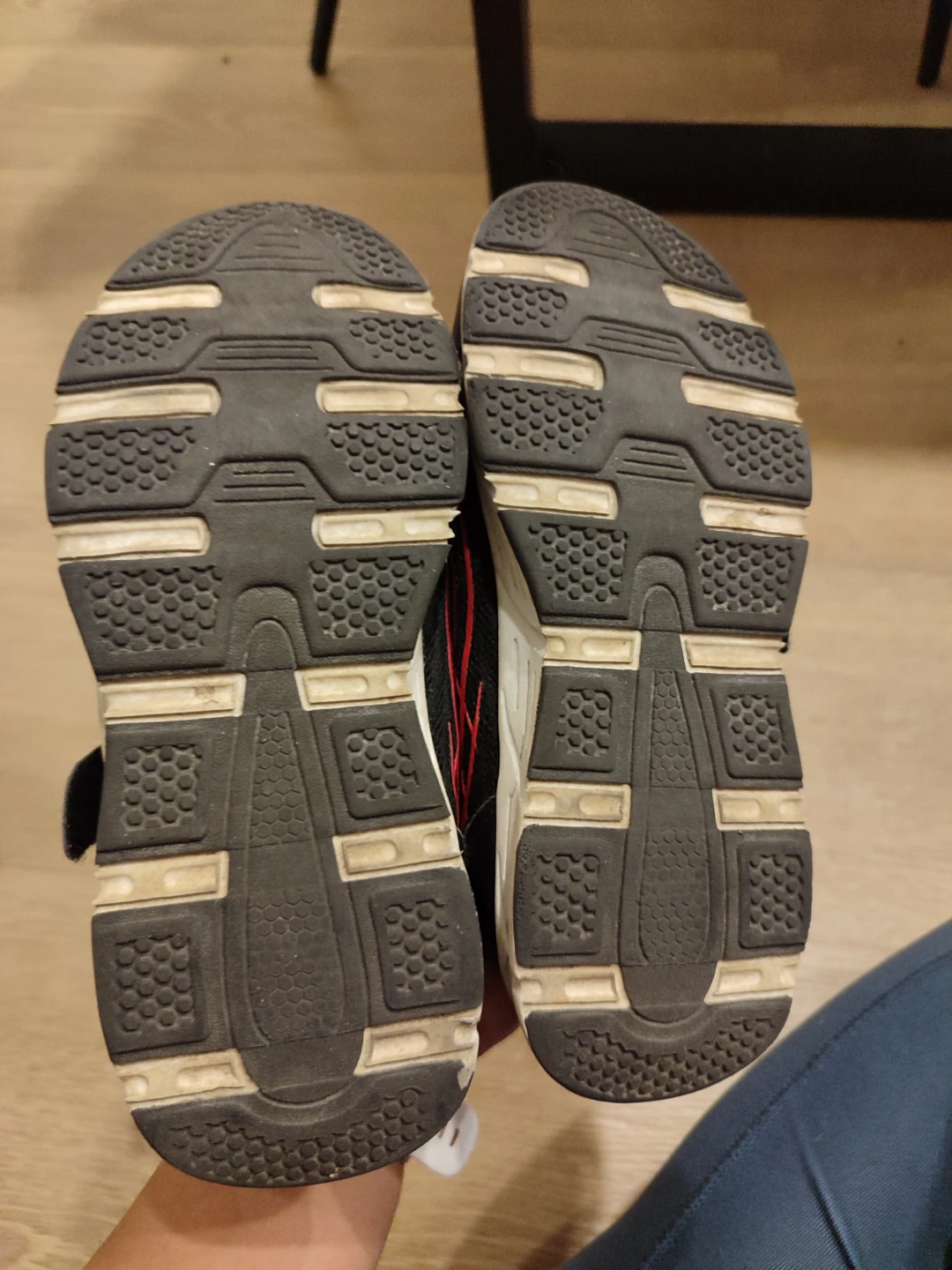 Athletic Works Children's Sneakers Size 1 - photo 2