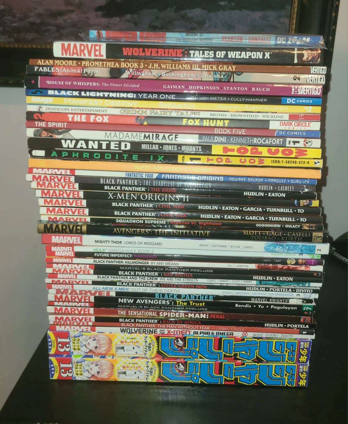 Large Collection of DC, Marvel, and Various Graphic Novels - photo 4
