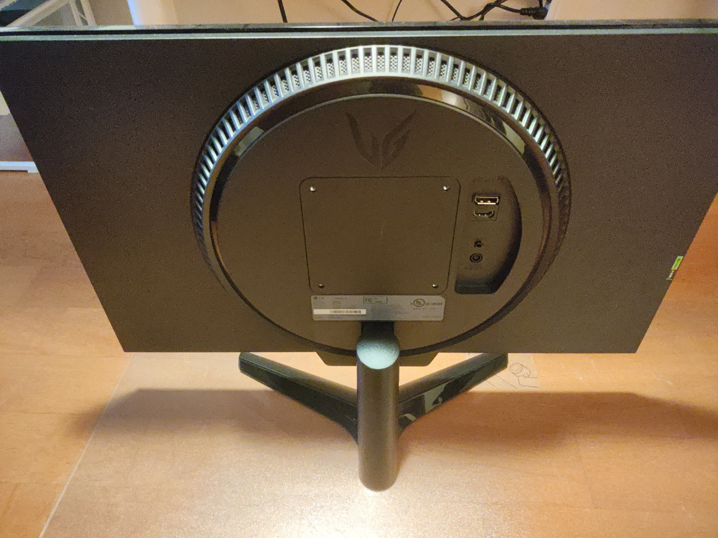 LG UltraGear Gaming Monitor FHD 24in - photo 2