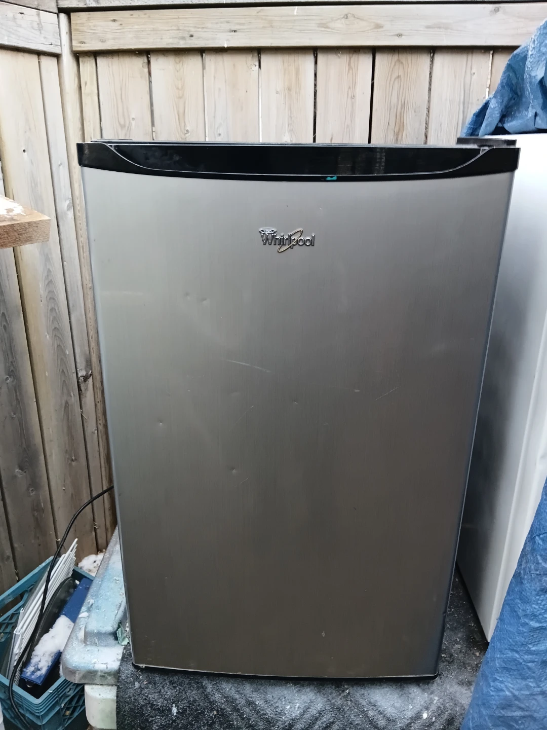 Whirlpool Premium Compact Mini Fridge READ DESCRIPTION ON SIZE
