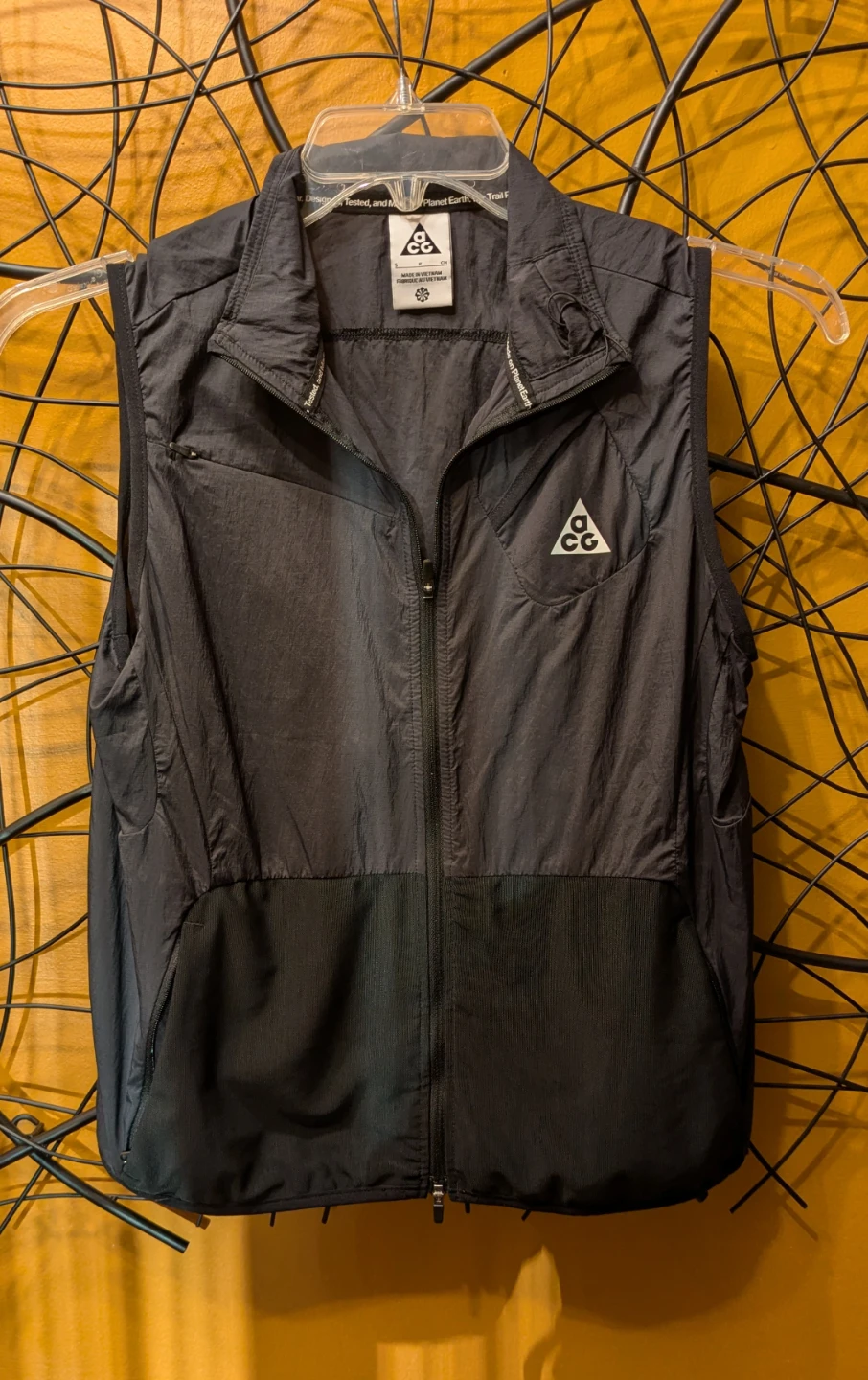 Nike ACG Women's Black Trail Running Vest Sleeveless Full Zip
