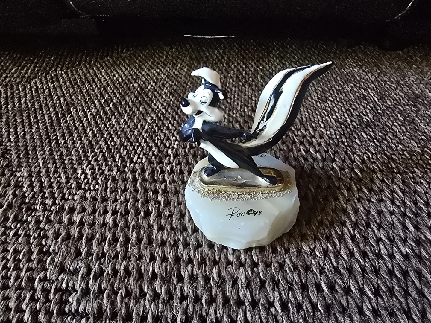Vintage Warner Bros. Pepe Le Pew Figurine - photo 2