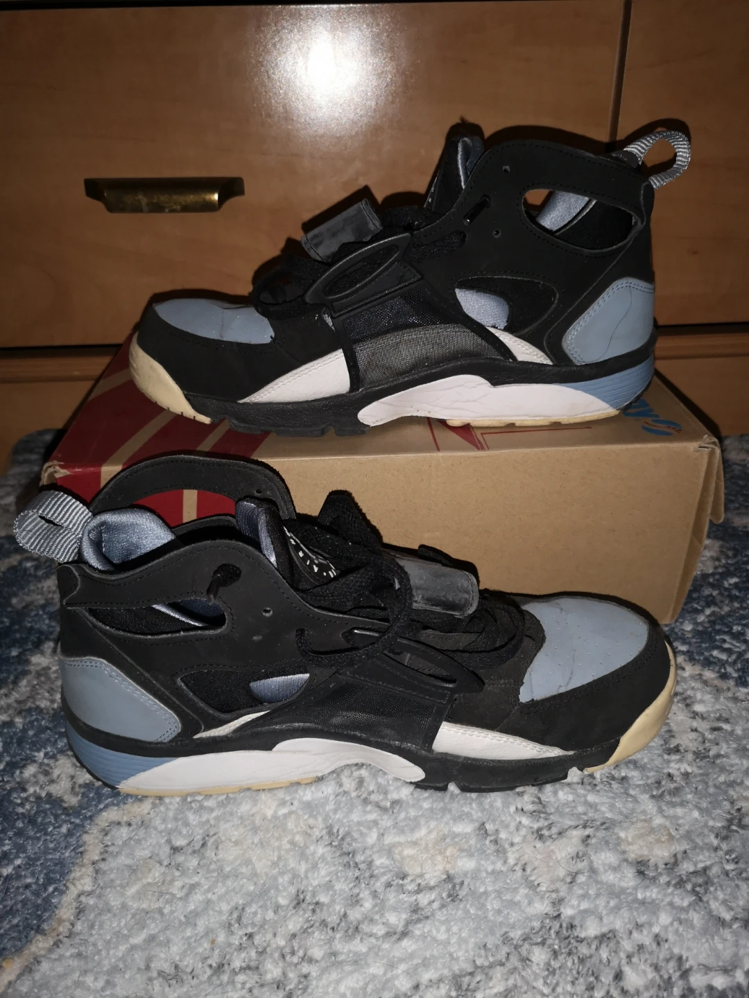 Nike Air Huarache Sneakers - Size men's 8 US