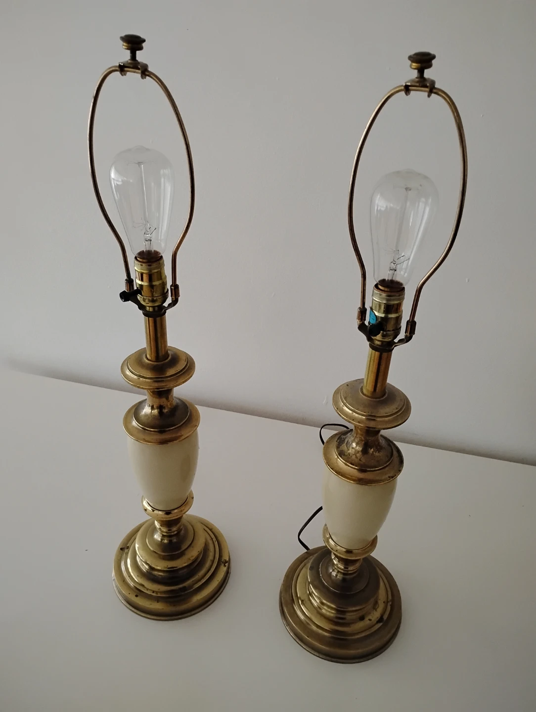 MCM Stiffle Porcelain Egg and Brass Table Lamp pair - photo 3