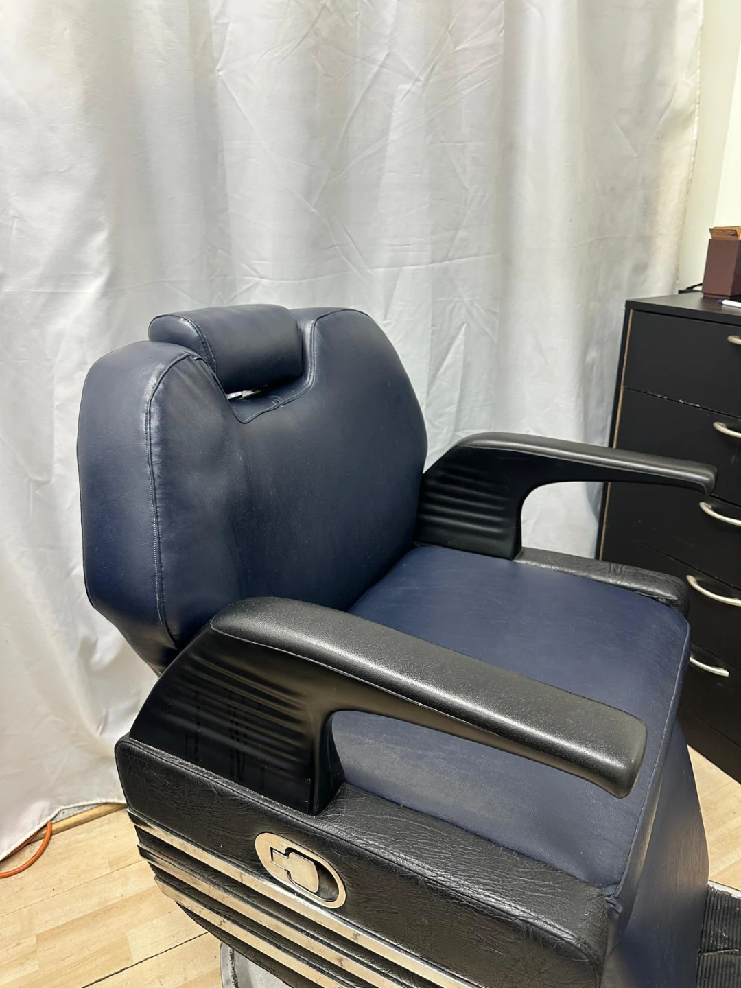 Professional Barber Chair - photo 3