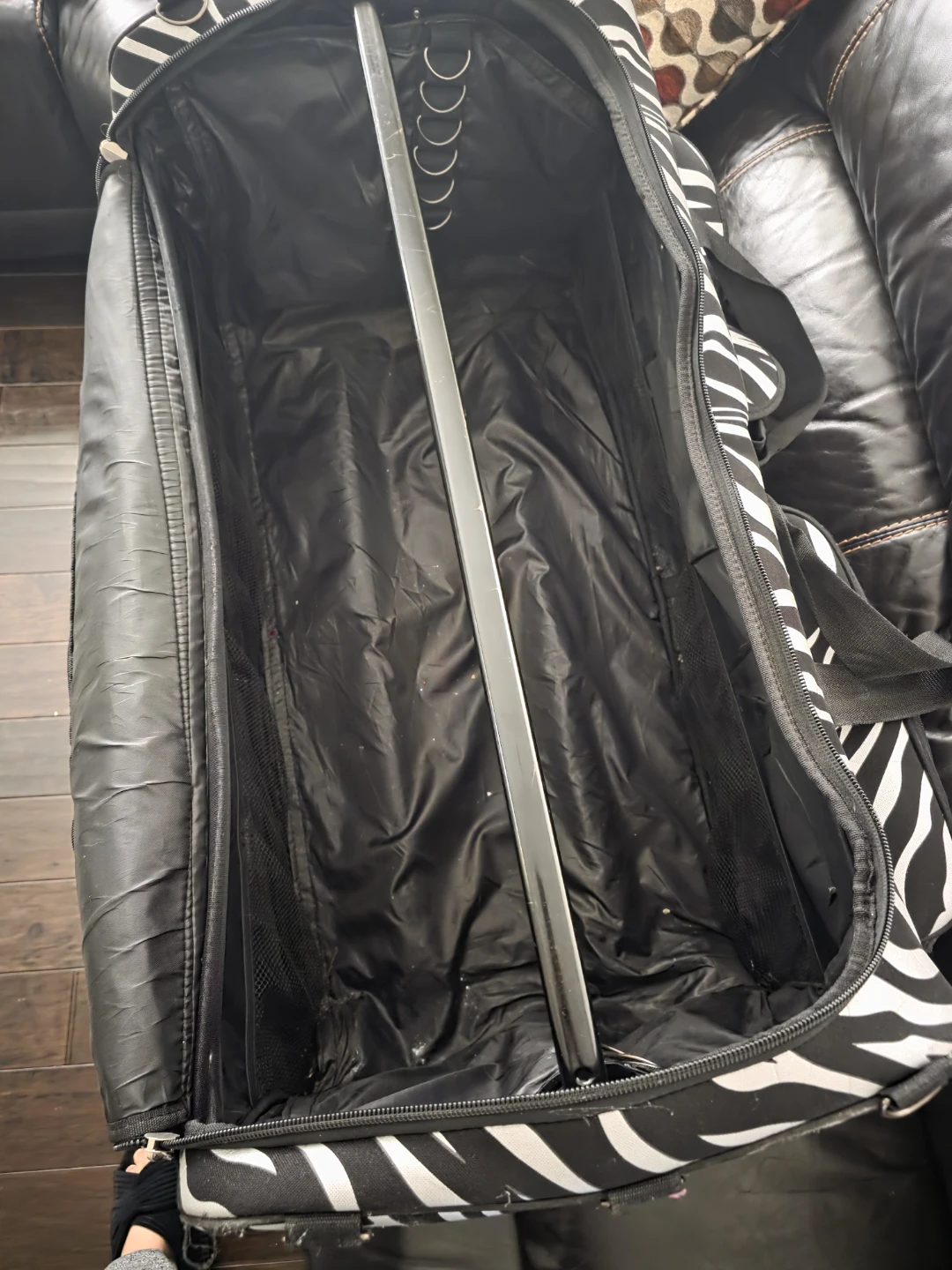 Dream Duffel zebra print garment bag - photo 3