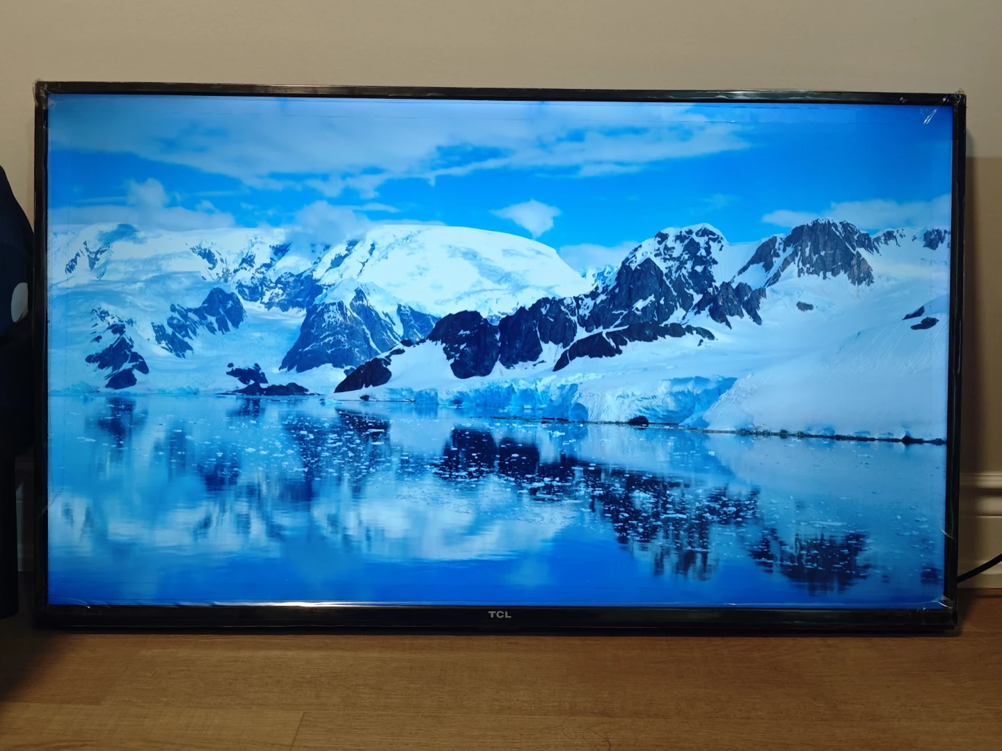 Like New TCL 43-inch 4K UHD Smart Google TV 43S446-CA - photo 4