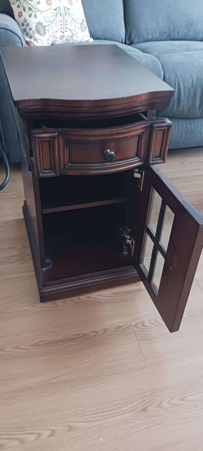 Set of 2 Traditional Wood End Tables with Charging Station - photo 2