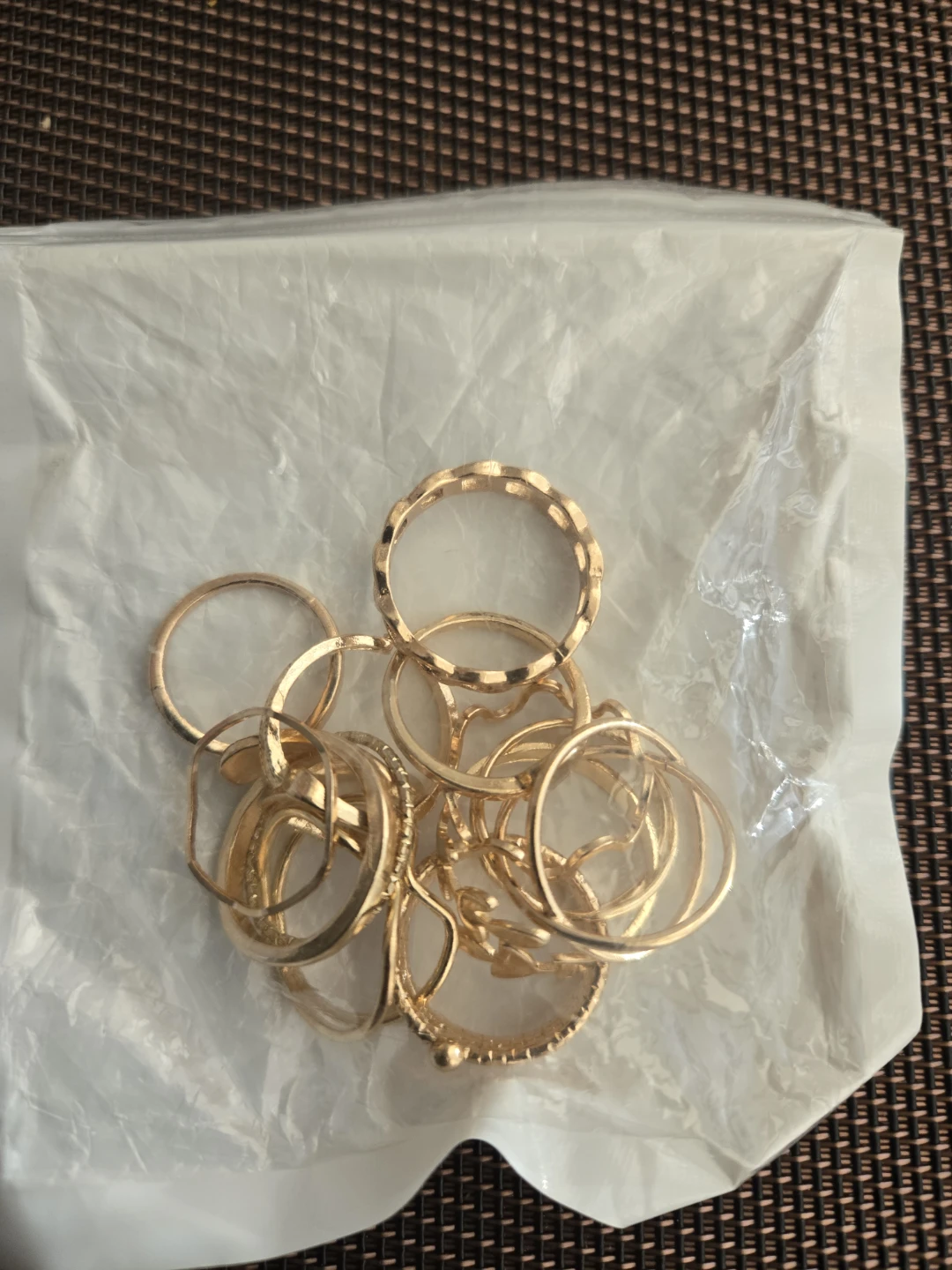 Set of gold-tone rings