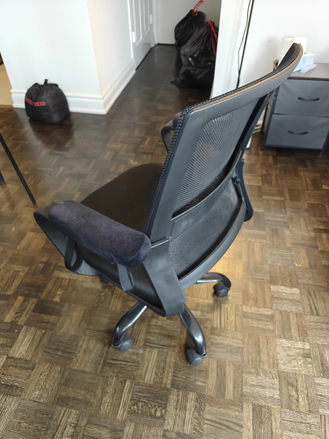 Black Mesh Office Chair - photo 3
