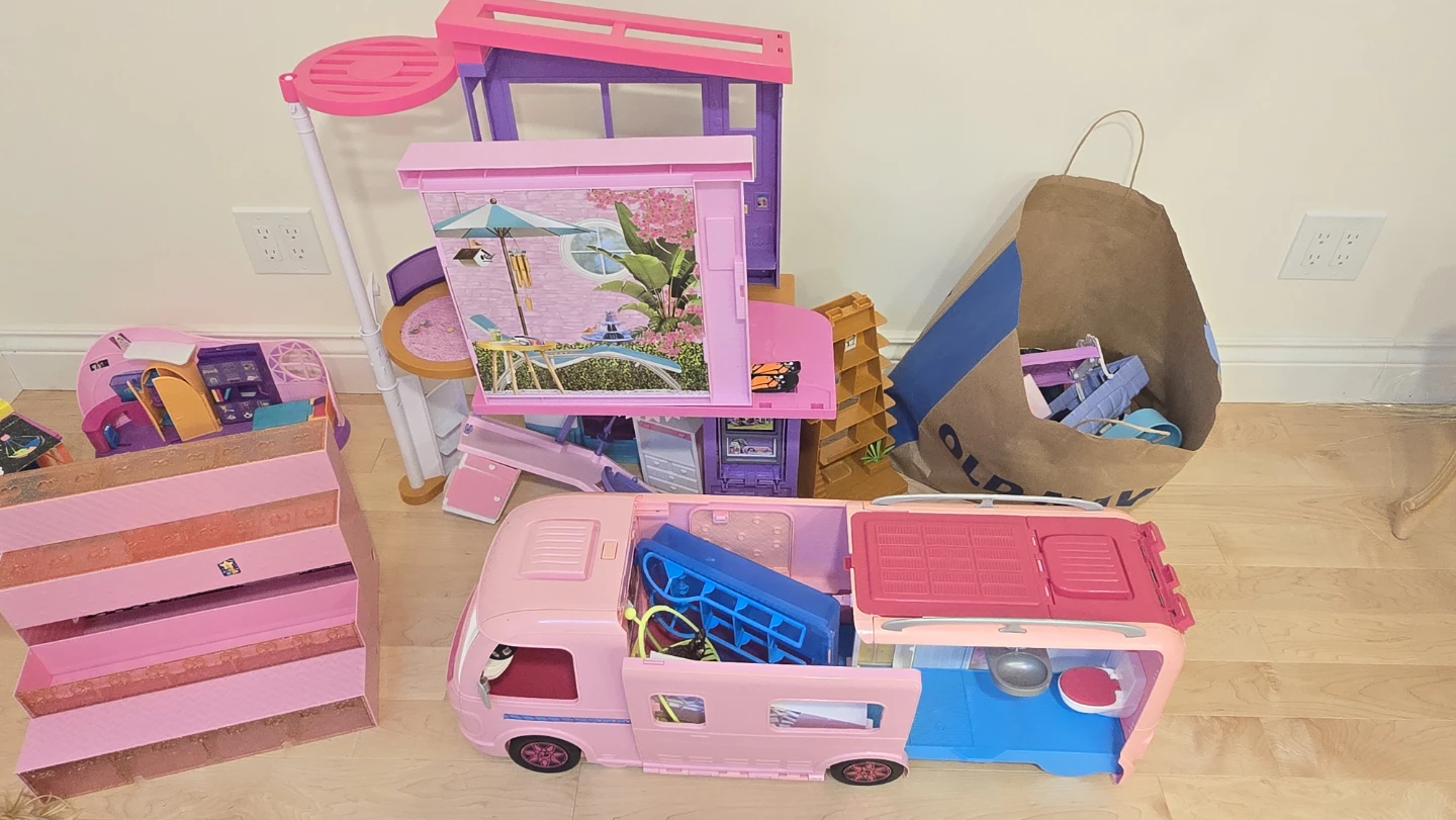 Large Barbie Doll House, Vehicle, and Accessories Set - photo 3