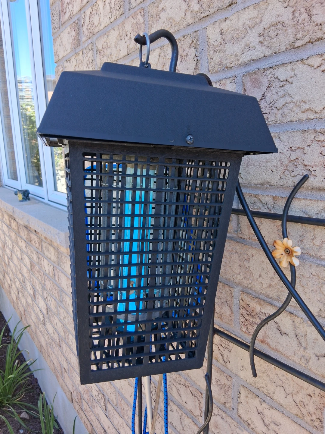 Outdoor Electric Bug Zapper - photo 2