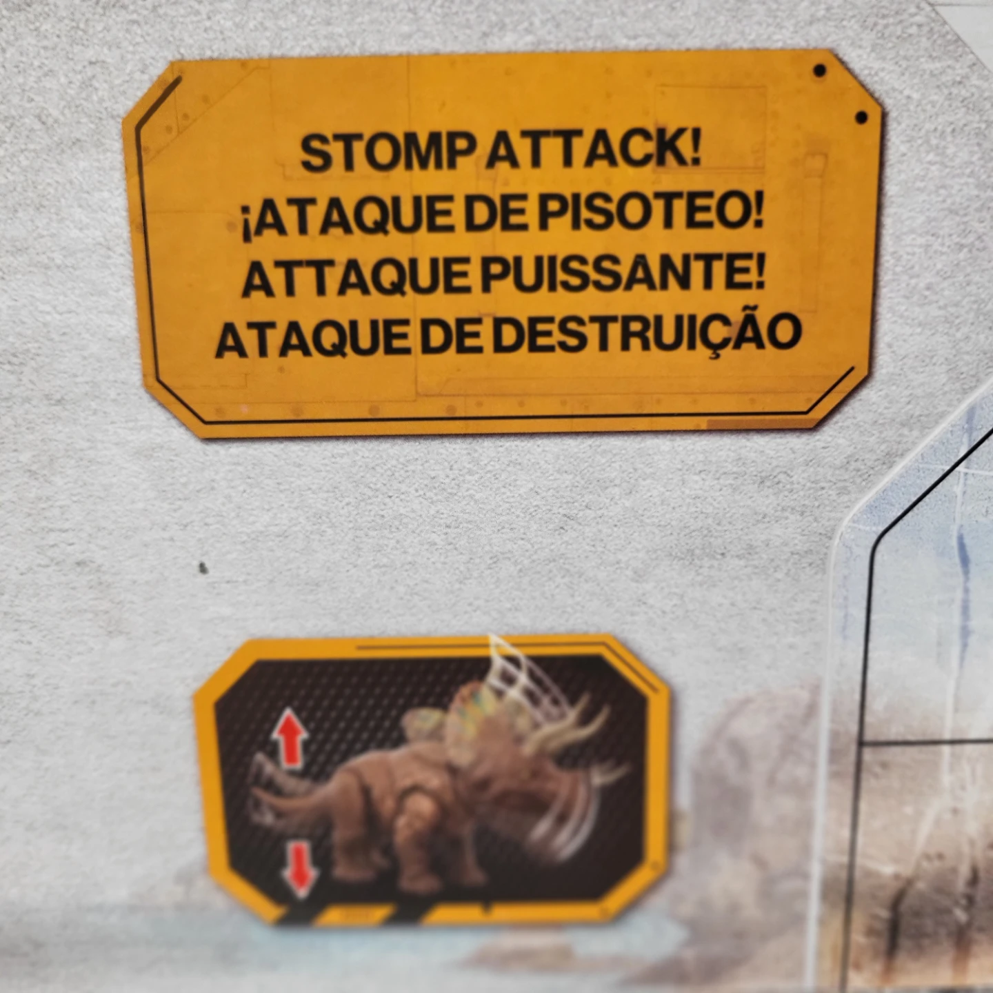 Mattel Jurassic World Eotriceratops Gigantic Thrashers - photo 4