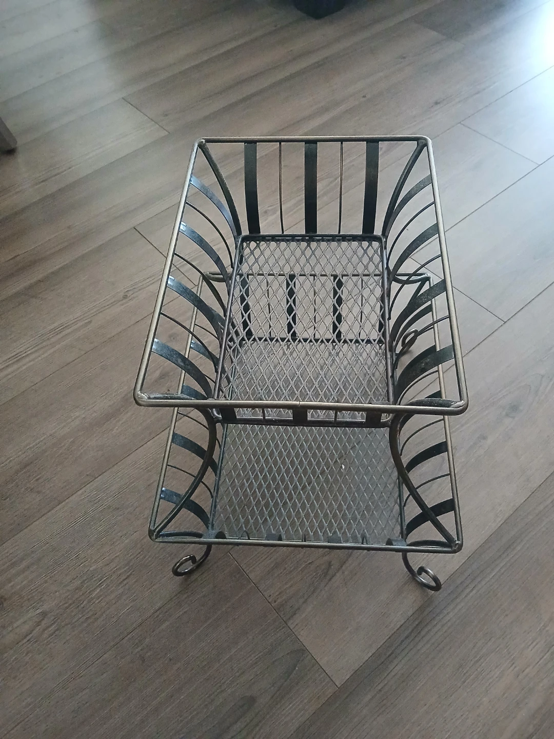 Vintage style metal basket