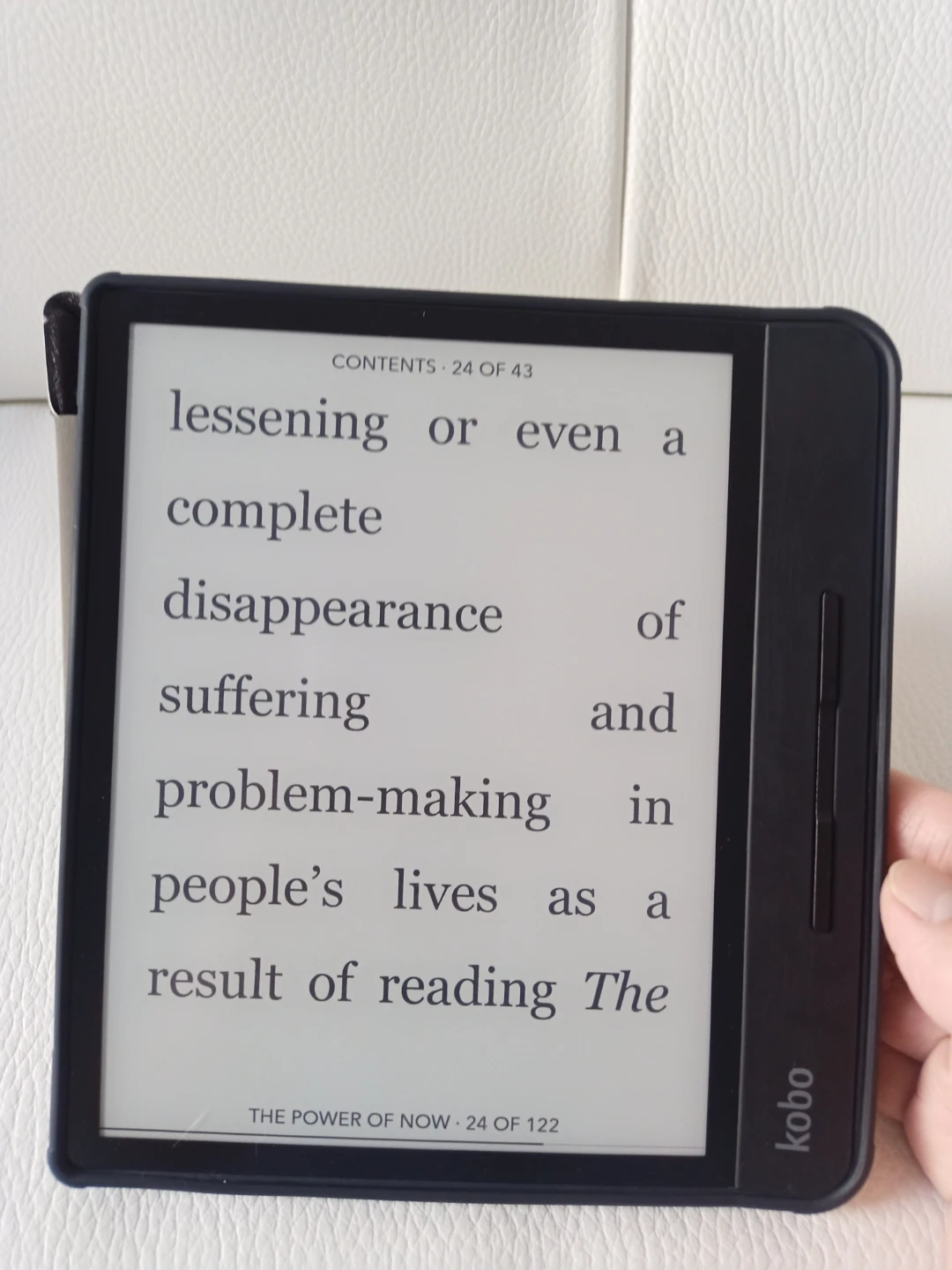 Kobo Forma  8" e-reader with brand new case & cable - photo 3