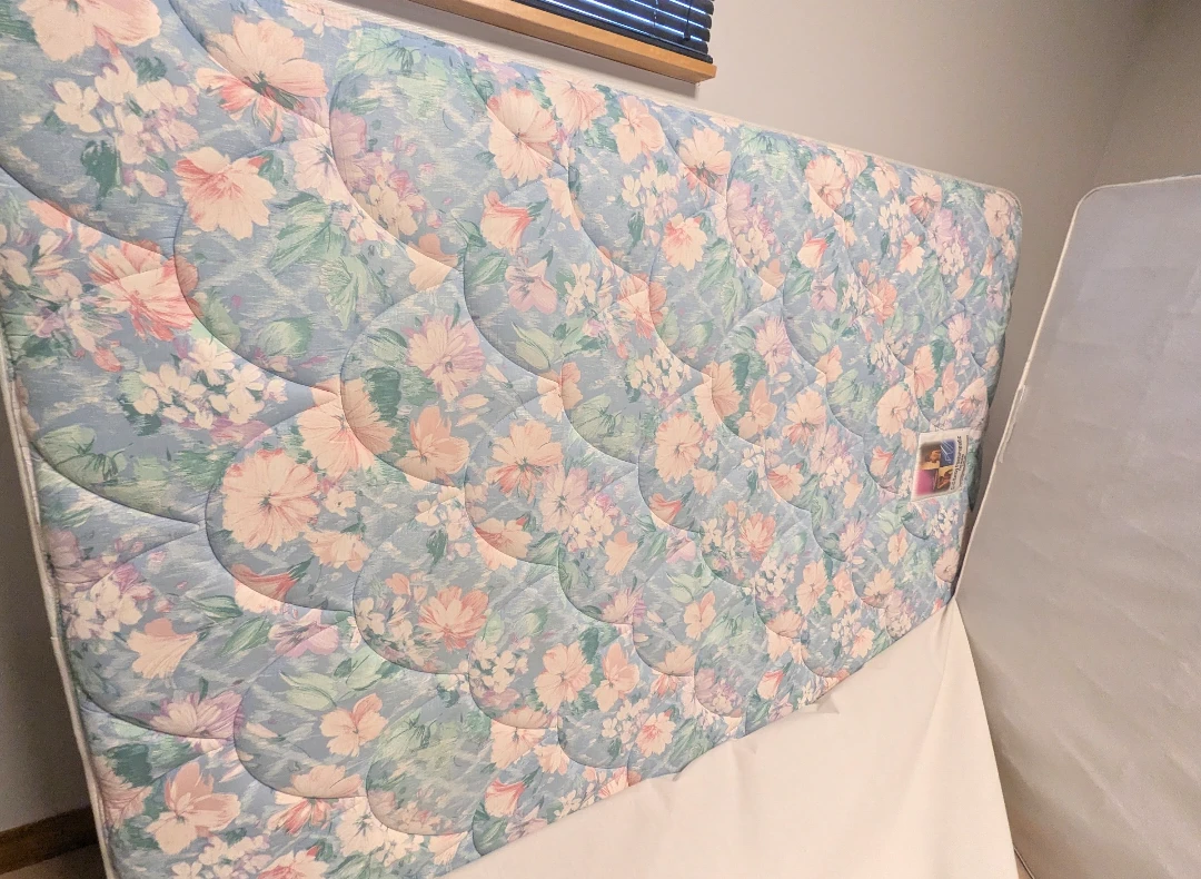 Mattress with box...size double - photo 2