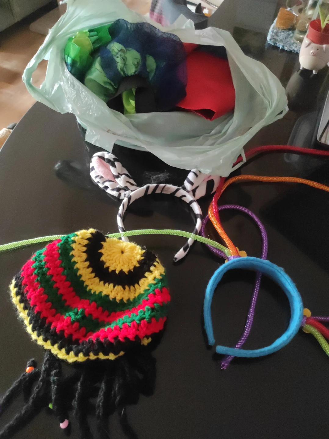 Free bag of children's costume accessory