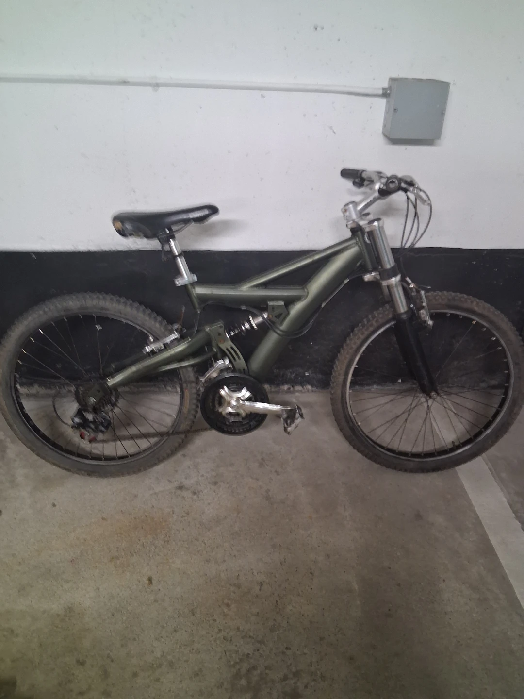 Dual Suspension Mountain Bike