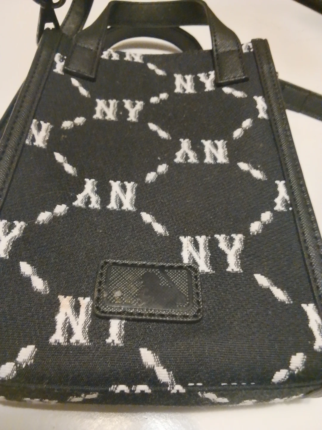MLB New York Yankees Mini Crossbody Bag