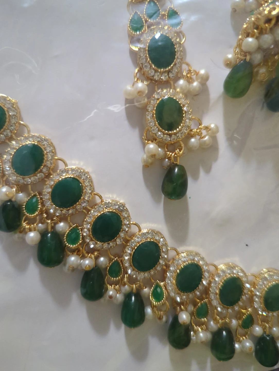Green and Gold Tone Necklace Set