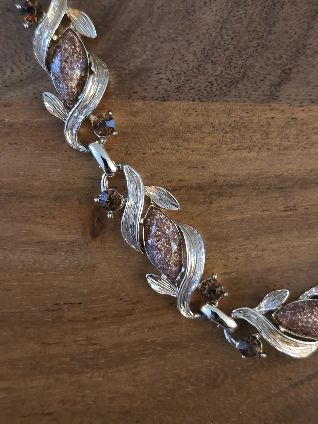 Vintage Gold Tone Leaf Design Necklace - photo 2
