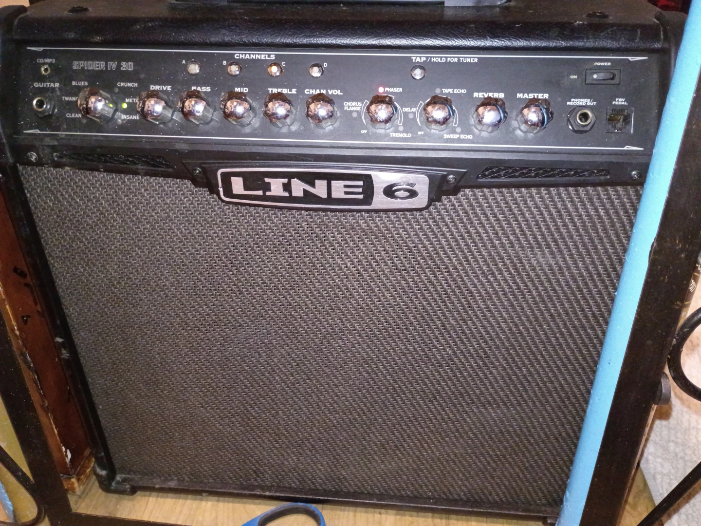 Line 6 guitar amp and versatile am