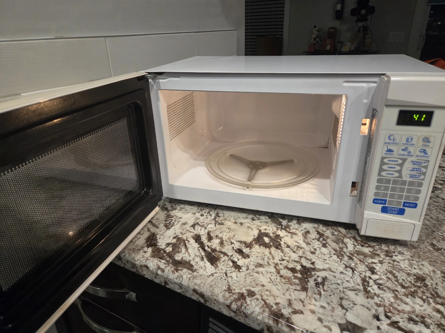 Danby DMW607W Microwave - photo 2