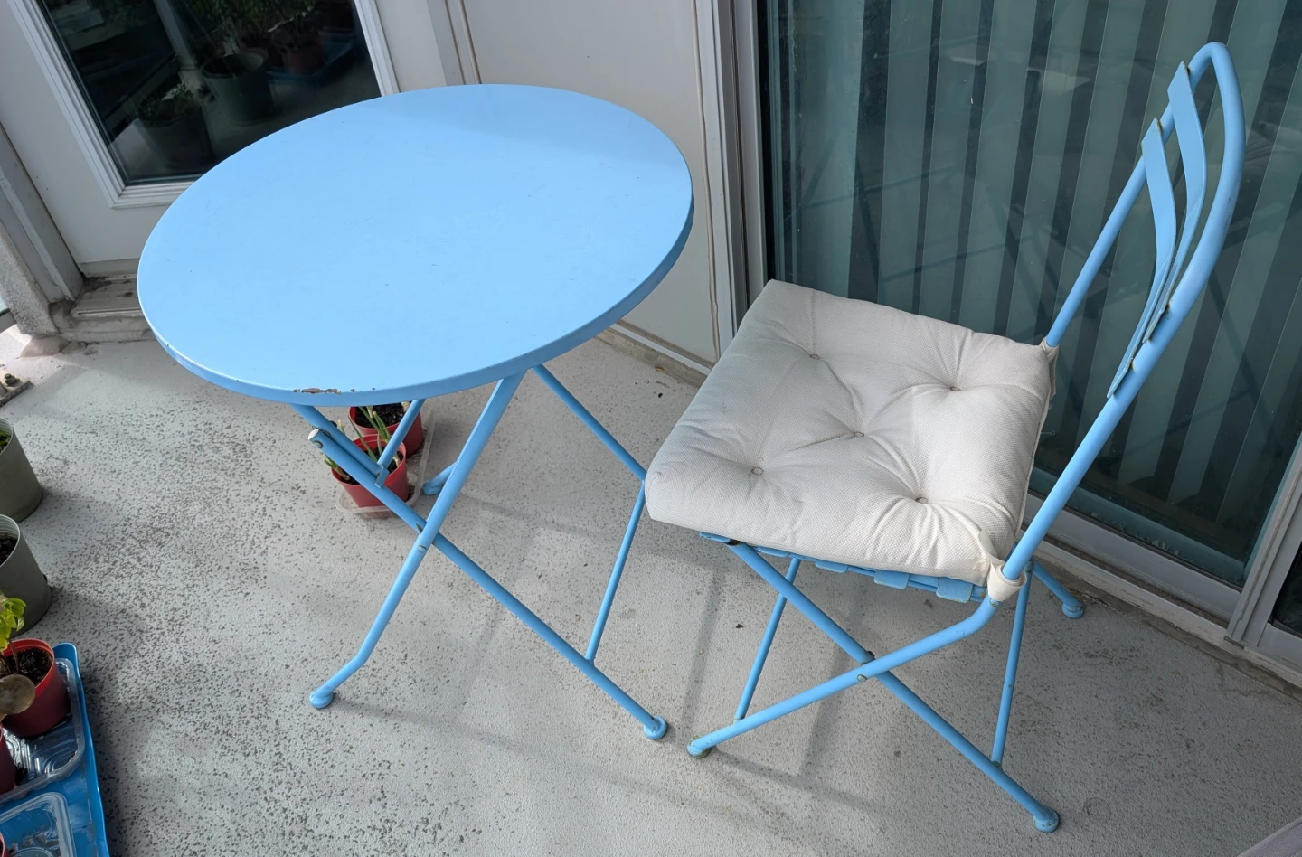 Round Foldable Metal Patio Table & Chair