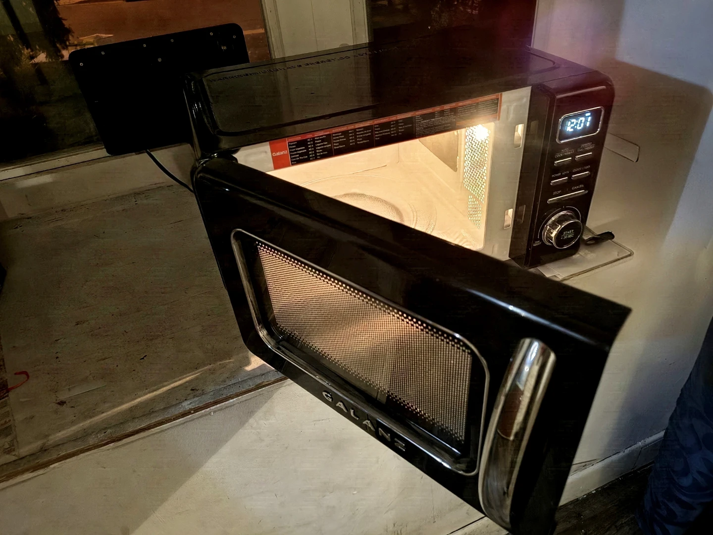 Galanz Black Microwave Oven (New)