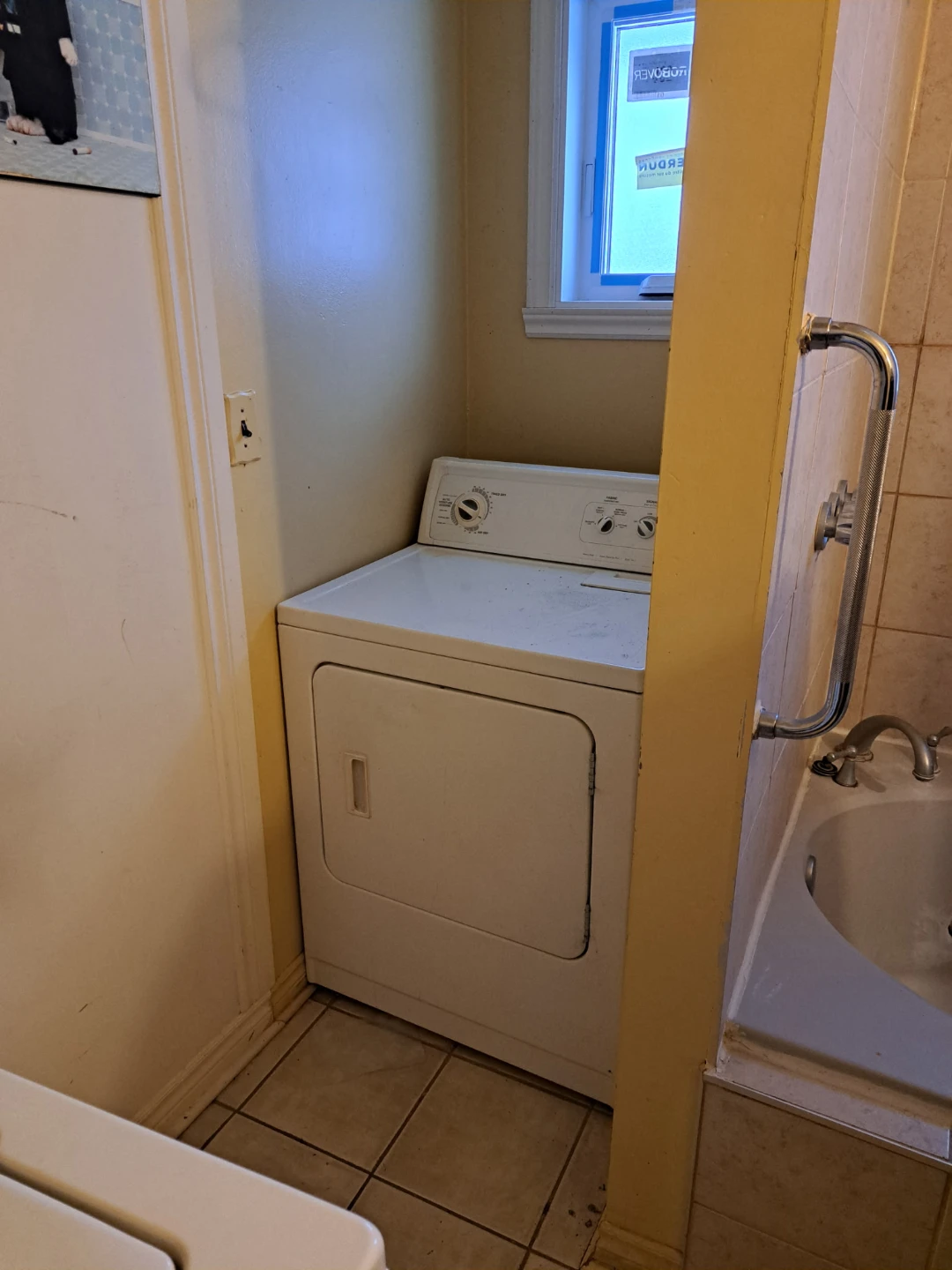 Châteauguay - small room for rent / petites chambre a louer - photo 5