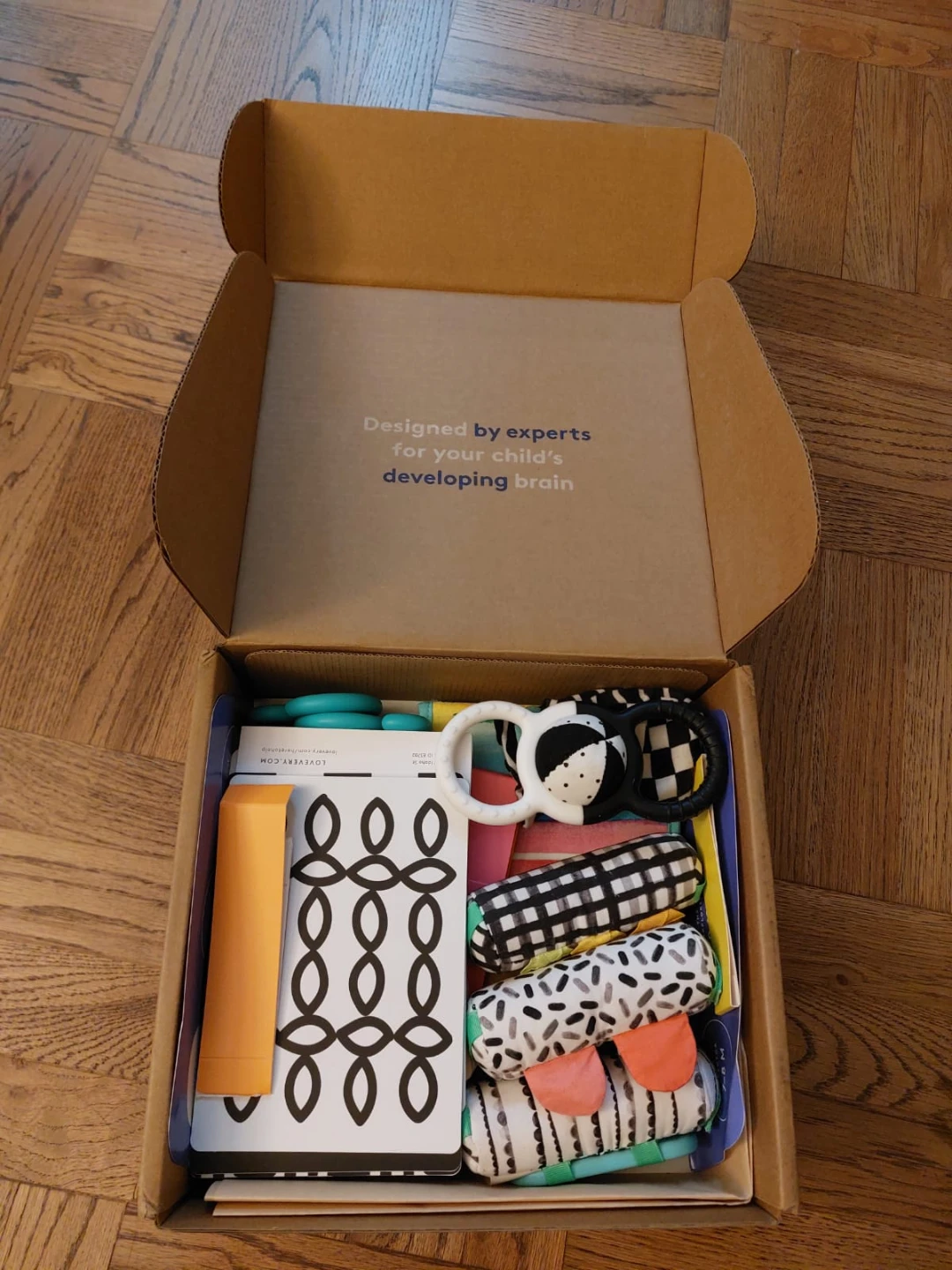 Lovevery "The Looker" Play Kit (0–2 Months ) with Box - photo 5