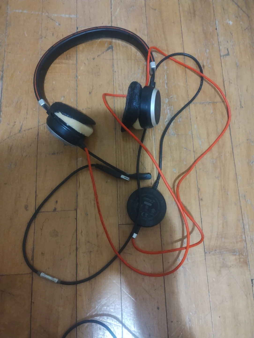 USB Tech Bundle – 2 Wired Headsets + Microsoft Wired mouse - photo 3