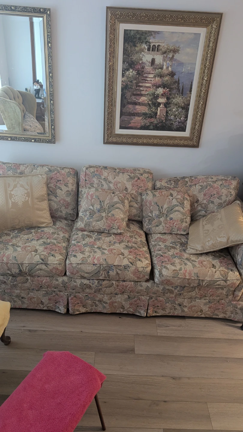 Floral pattern sofa - photo 3