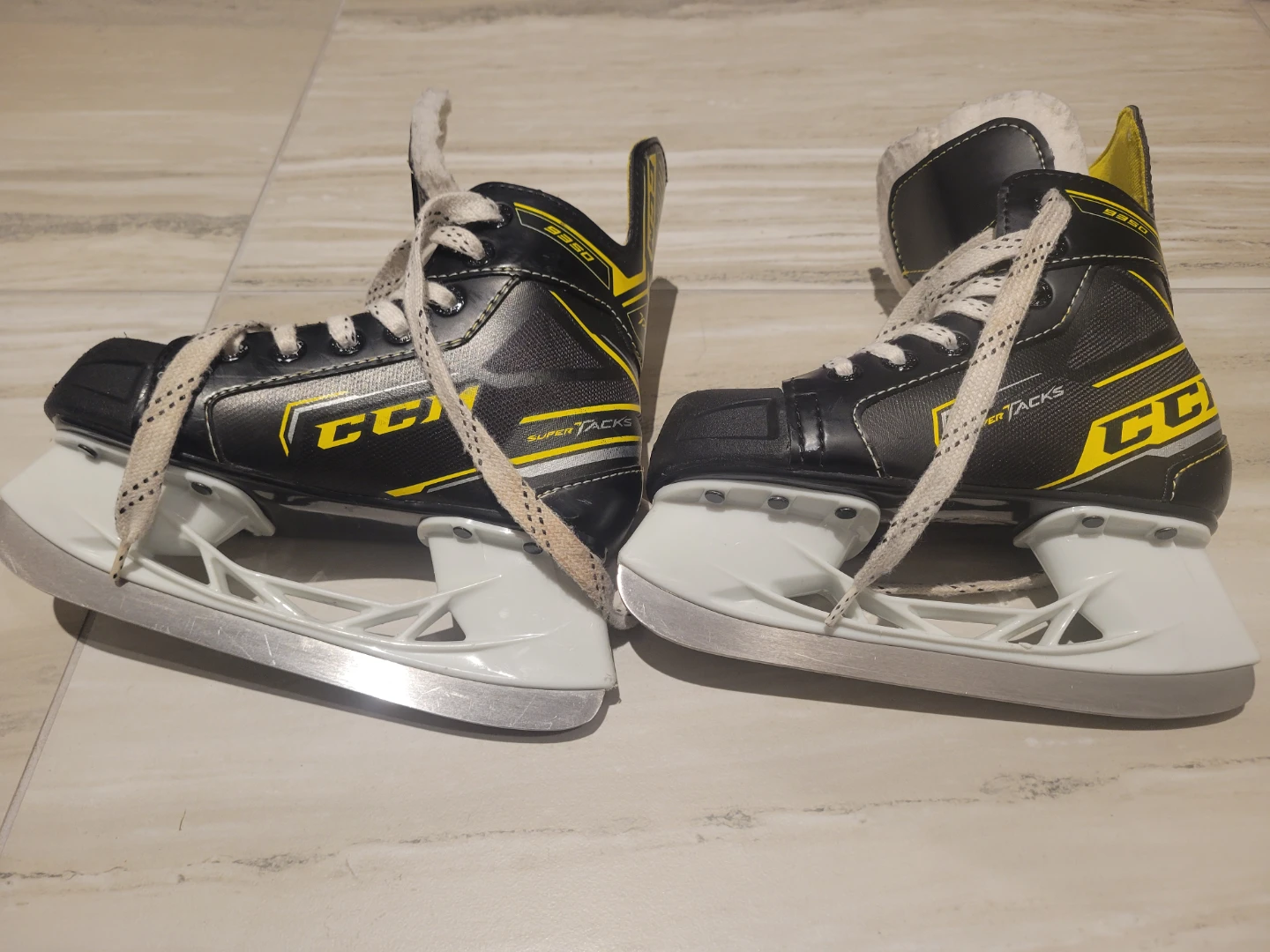 CCM Super Tacks Skates for kids - photo 2