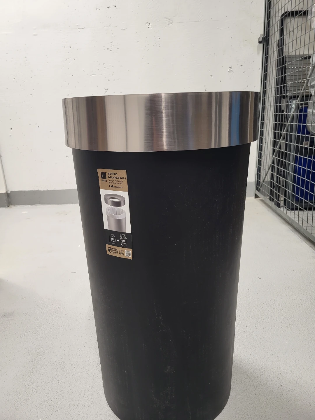 Umbra Vento 62L Garbage Can - photo 3
