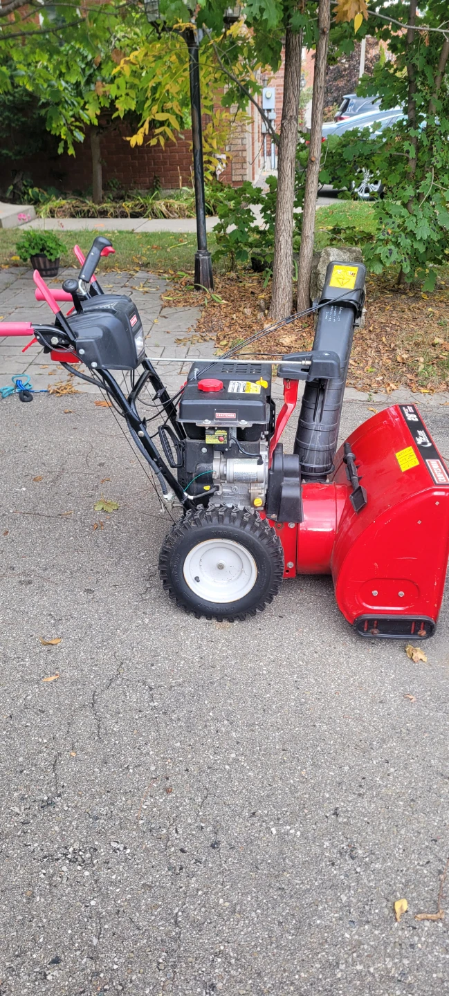 28 inch Craftsman snowblower with 357cc engine - photo 3