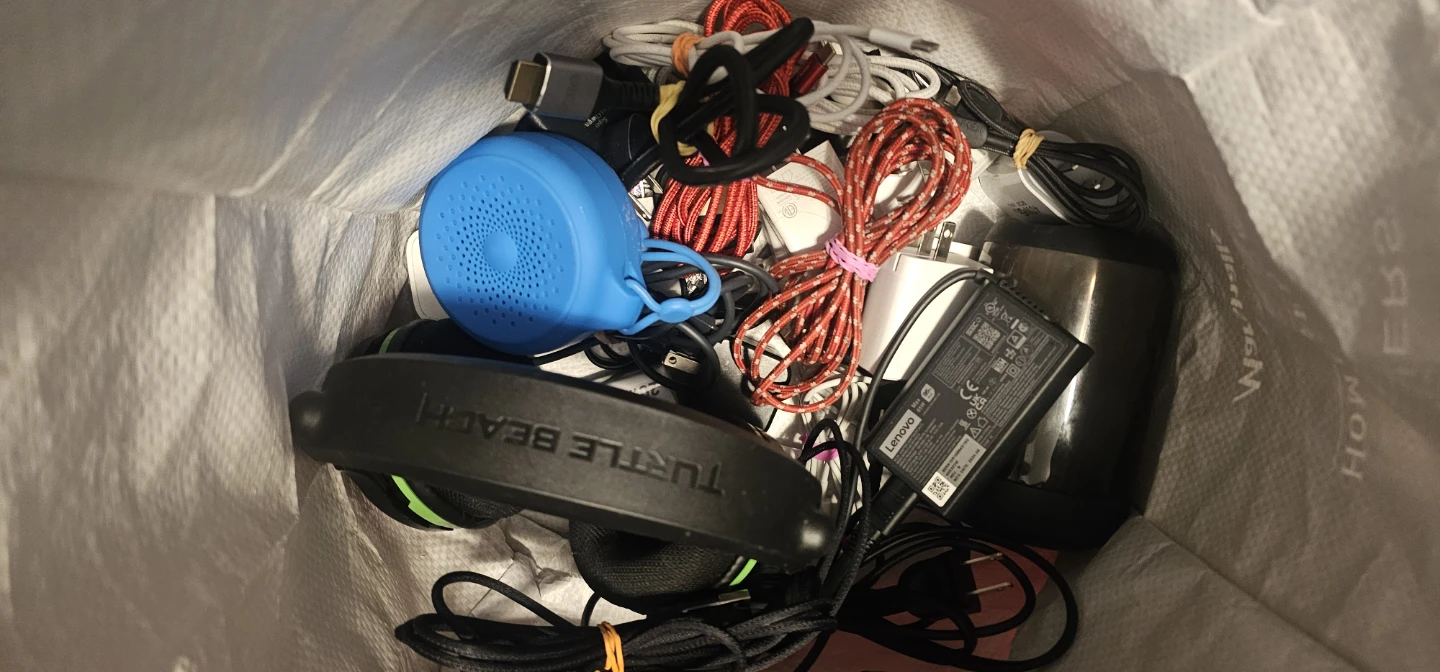 Bag of electronic stuff - photo 2