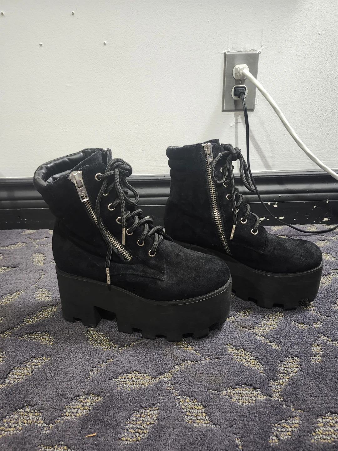 Curent Mood black platform boots
